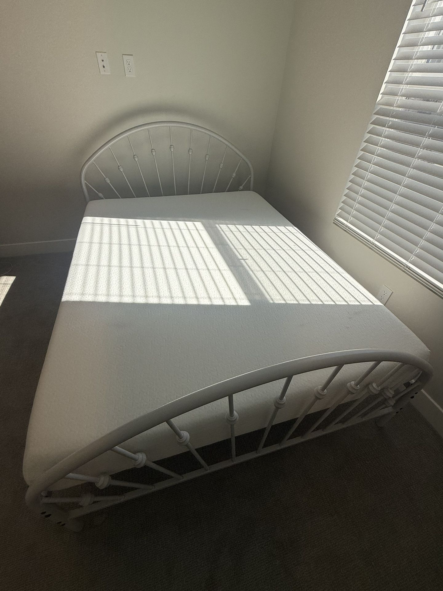 White Metal Queen Bed Frame And Mattress 