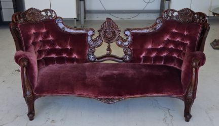 Victorian-style double-back Couch