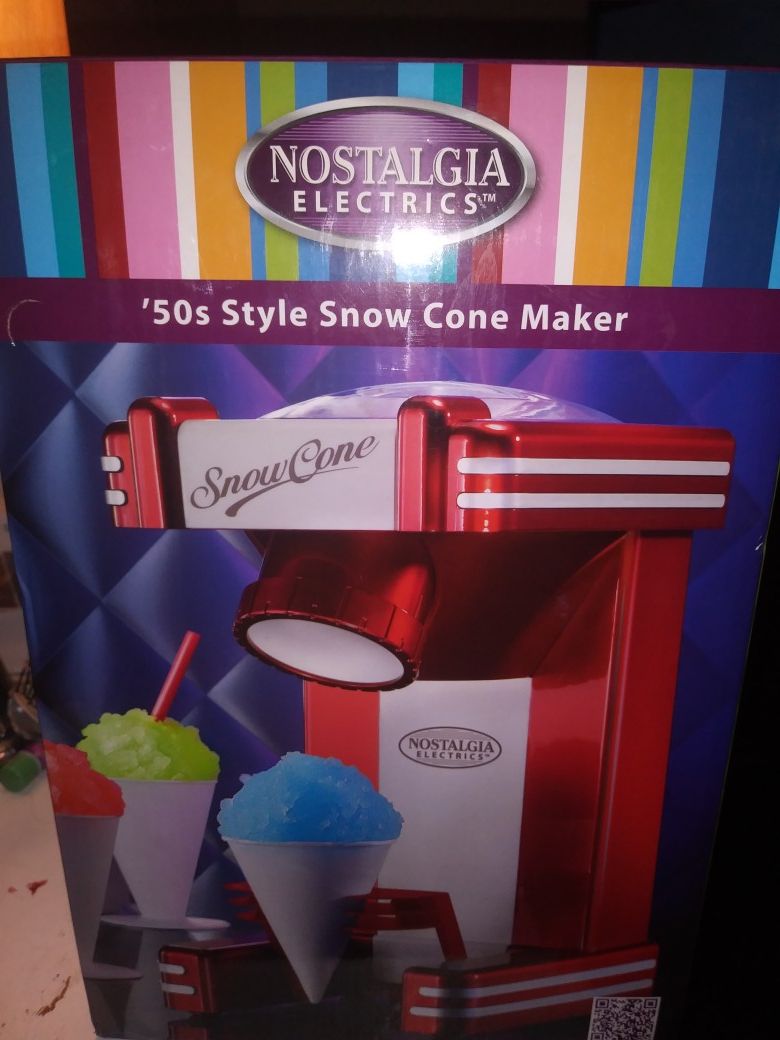 Snow cone machine