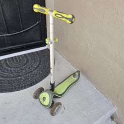 Globber Kids Kick Scooter With Light Up Wheels
