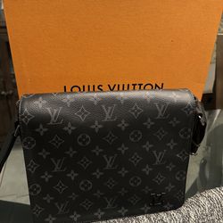 Louis Vuitton District PM 