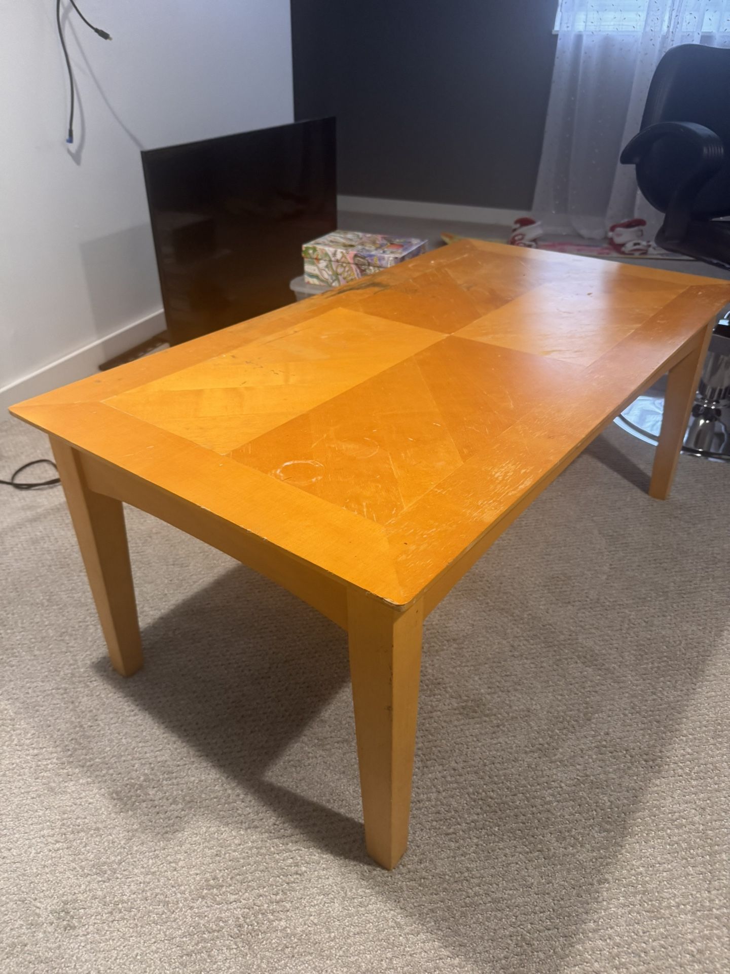 Solid Wood Dining Table – Great Condition