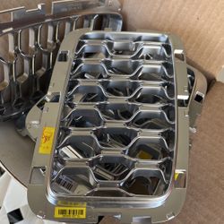 2018 Grand Cherokee grill