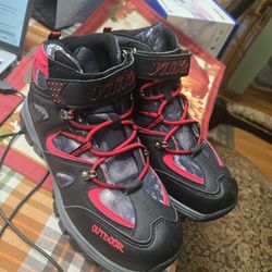 Brand New ASHION BOOTS SIZE 8 AND TODDLUBY SIZE 7