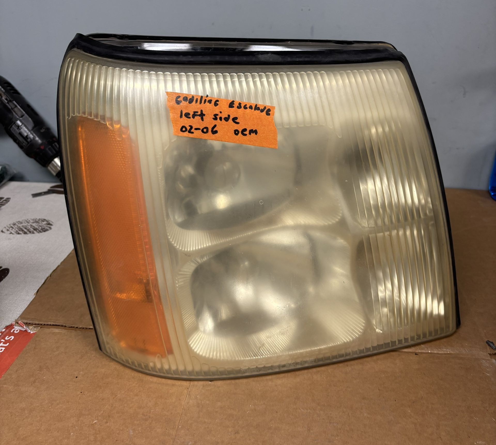 Cadillac Escalade Passenger Right Side Headlight for 2002’ 2003’ 2004’ 2005’ 2006’