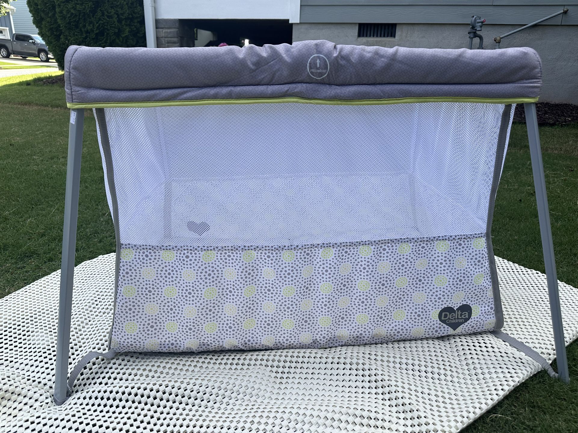 Portable Crib/pack And Play
