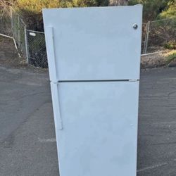 Full Size Household Refrigerator Fridge Freezer GE