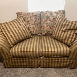 Love seat / couch