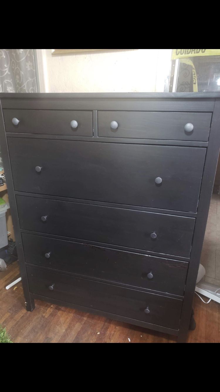 Dresser With 6 Drawers $200