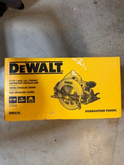 Dewalt 15 Amp Corded 7-1/4 in. Lightweight Circular Saw