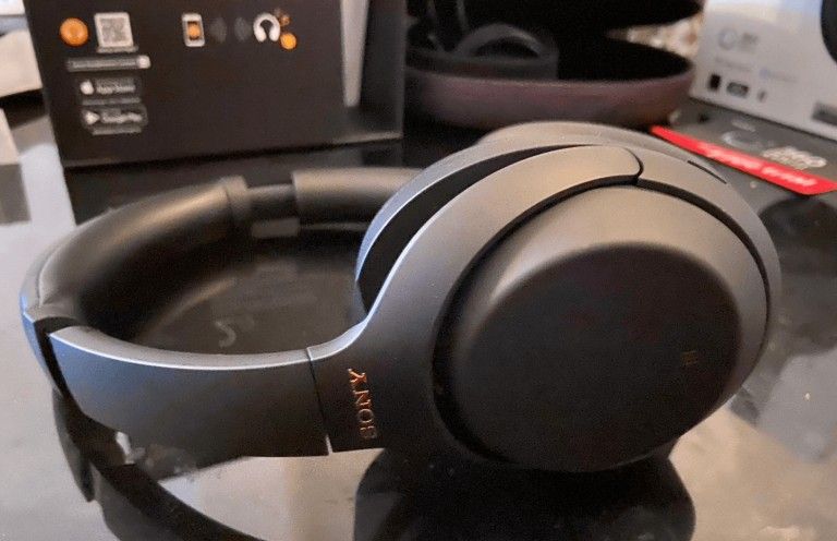 Sony WH-1000XM4 Headphones + Microphone