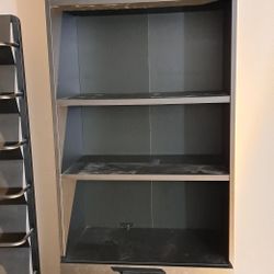 Shelf/organizer. 