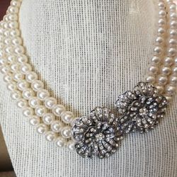 White pearls  Necklace wedding jewelry
