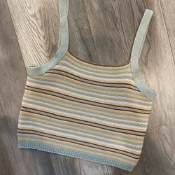 Size M Knit Crop Top Make Offer Excellent condition. Perfect for summer. Make me an offer. This is a really awesome shirt. You need it in your wardro