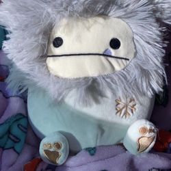 Evita Holiday Yeti Squishmallow 7.5 In