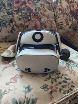 Quest 3S 128GB with controllers and aftermarket head strap