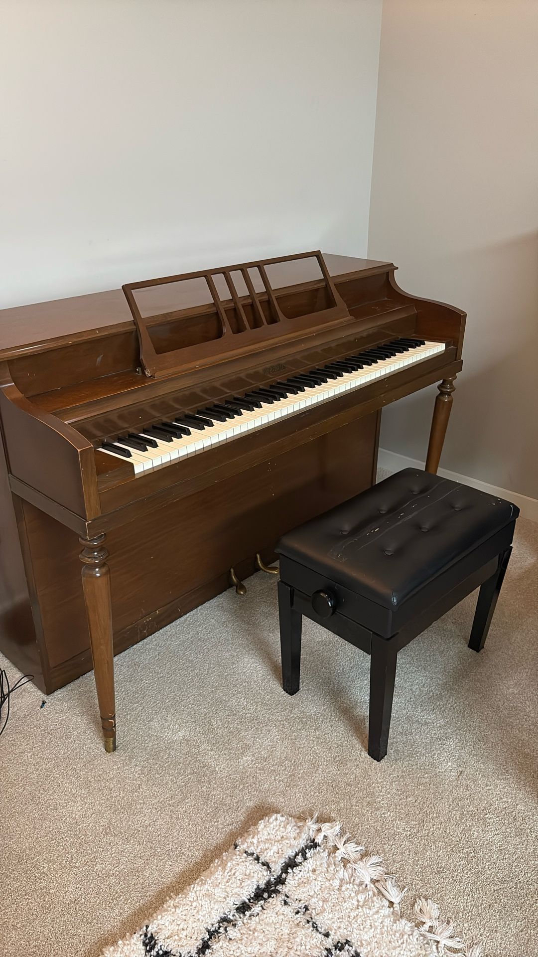 Gulbransen Acoustic Oak 88-Key Stand Up Piano
