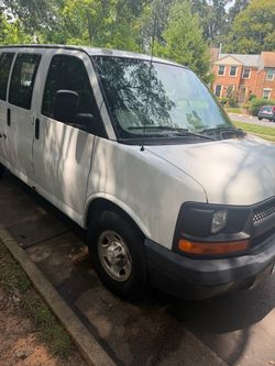 2007 Chevrolet Express 2500 Cargo • Regular Van 3D $3,800 v6