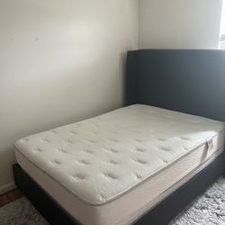 Full Bed With Headboard, Frame, Box spring And Mattress 