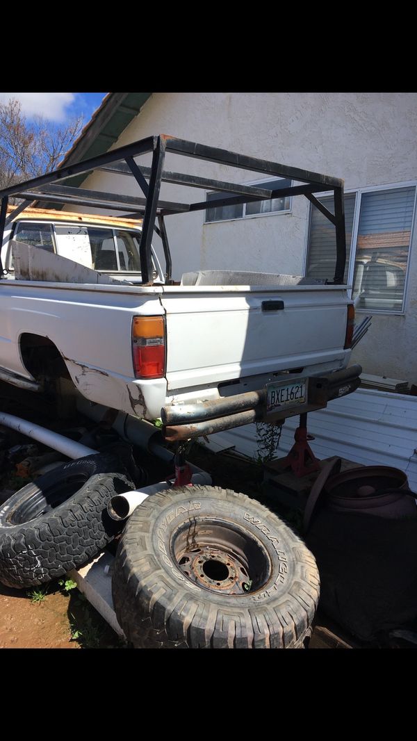 1983 Toyota pickup PARTS truck NO FRONT AXLE for Sale in Ramona, CA