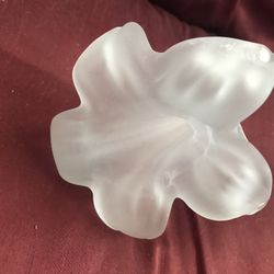 Single flower vase. Excellent condition. No chips