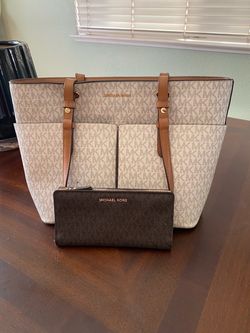 Micheal Kors bad with wallet