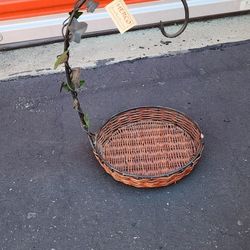 Metal And Wicker Fruit Holder