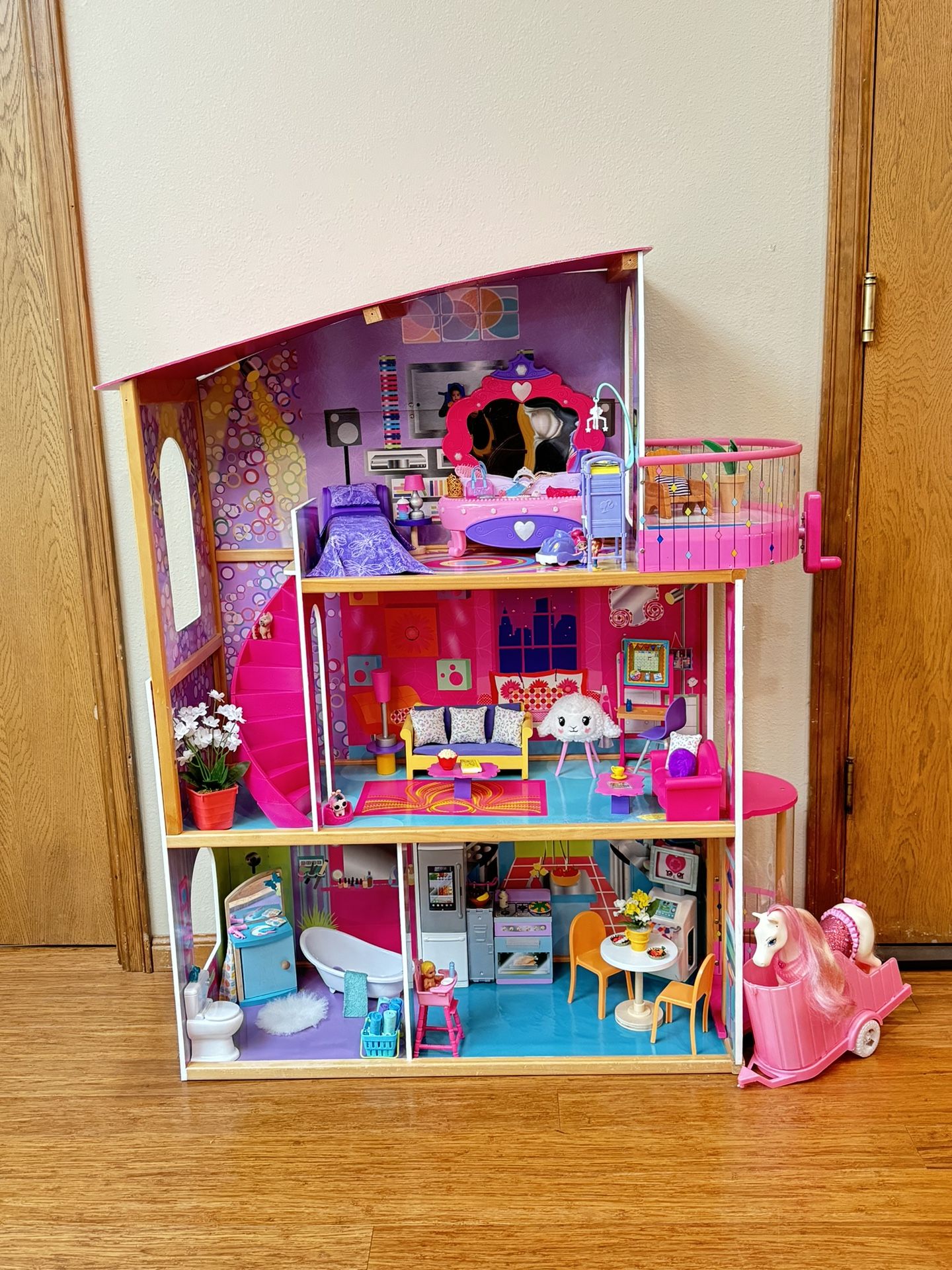 KidKraft Barbie House - Includes Handmade Bedding, Couch Pillows, Towel Basket, Side Tables & Light Up Vanity 