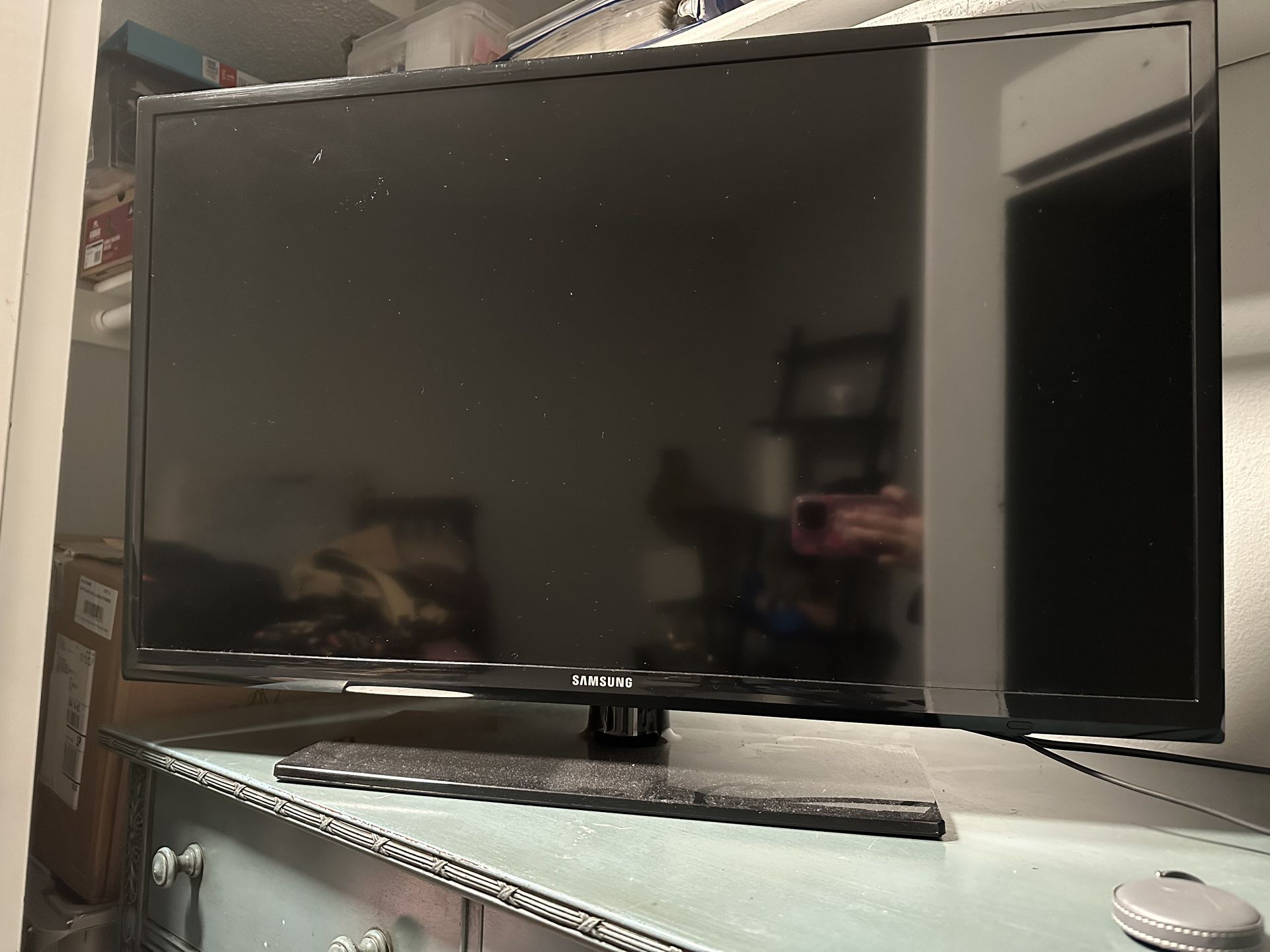 32 Inch Samsung Flatscreen TV