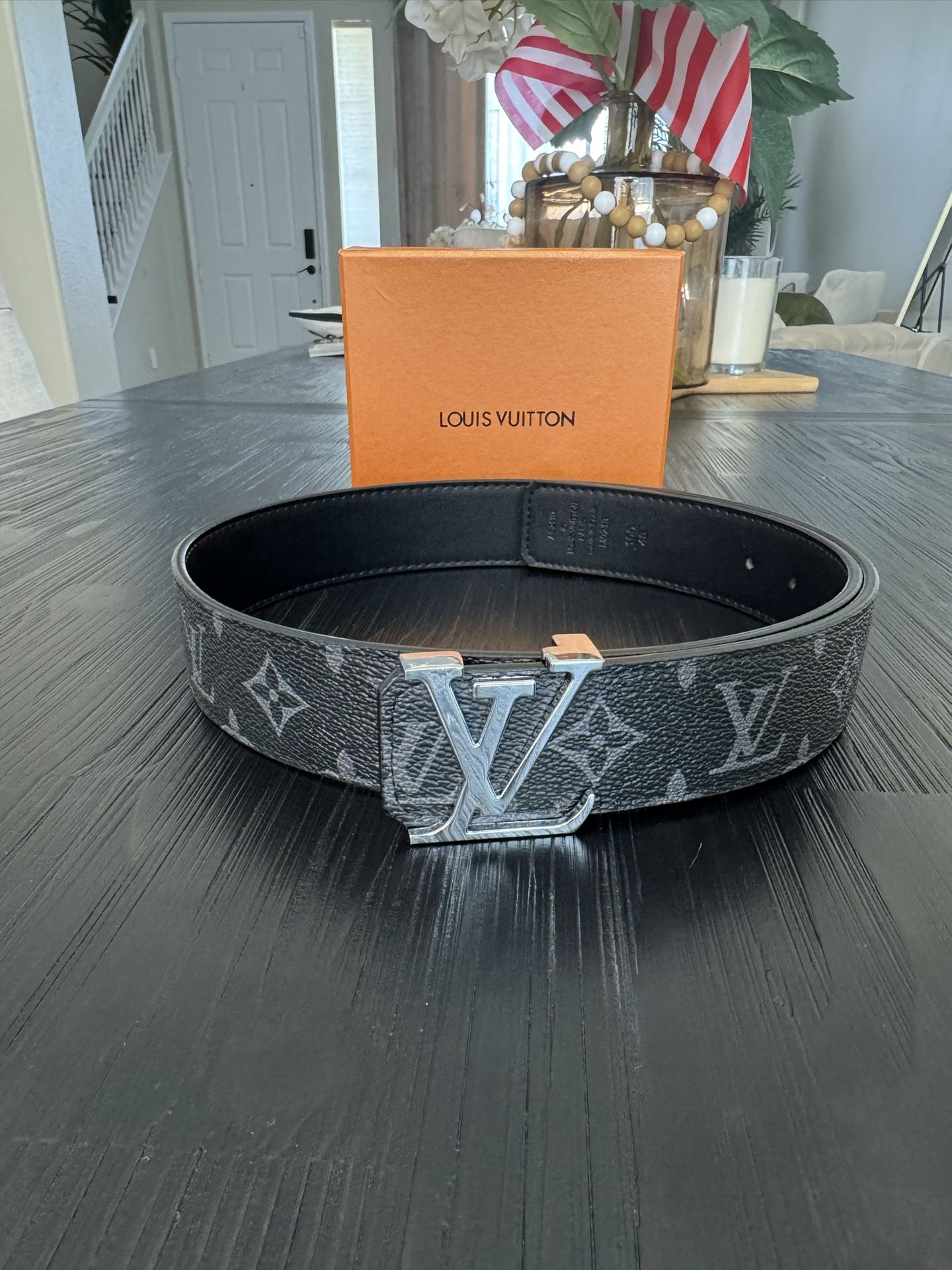 Louis Vuitton ブラック ベルト 42/105 Black Louis Vuitton Belt With Sliver Buckle Size 42/105cm