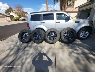 Set rines y llantas 35x12.50/20 tienes 20x10 5-5-5 para ram 50% vida las llantas