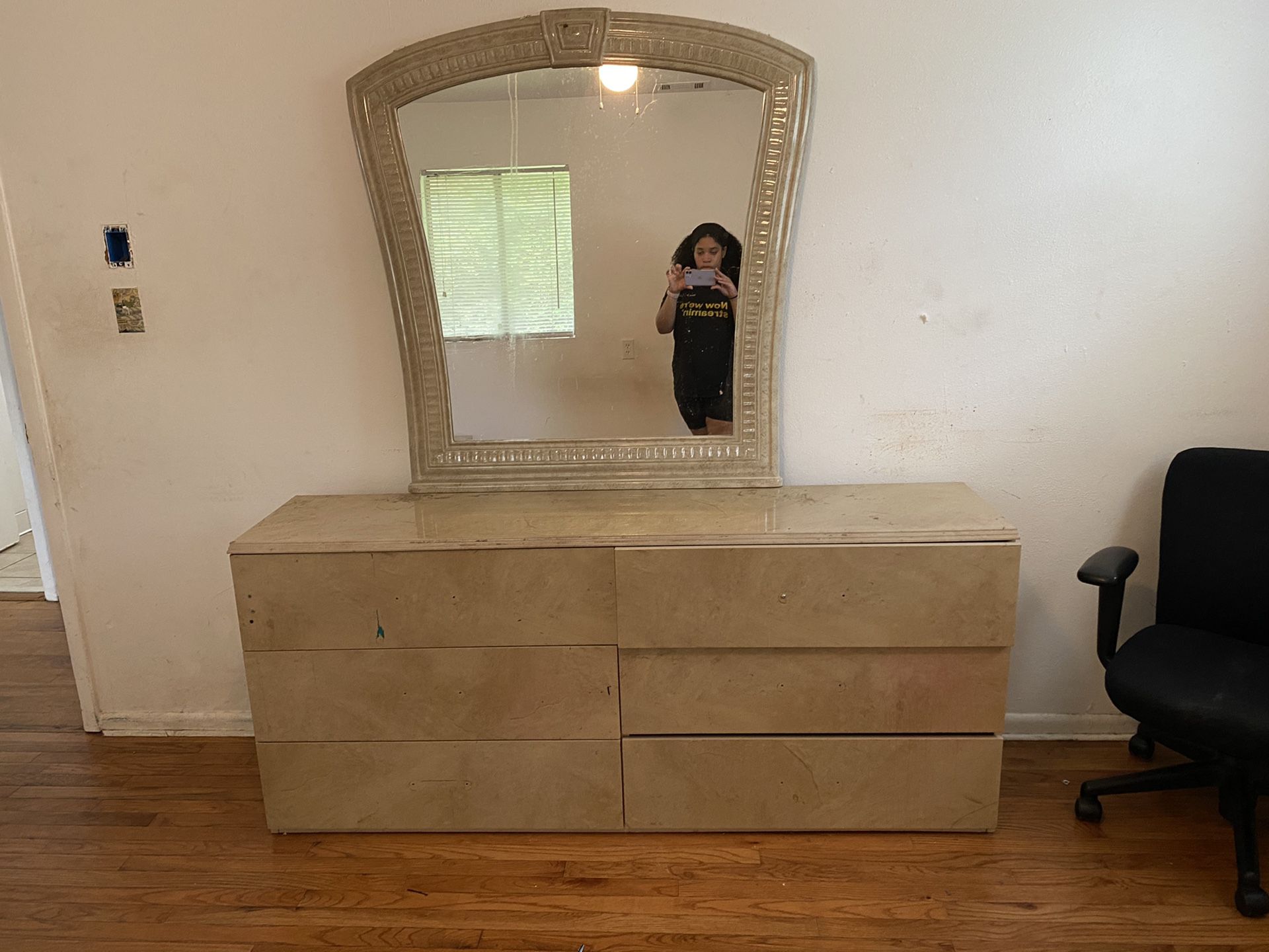 6 Draw Dresser With mirror