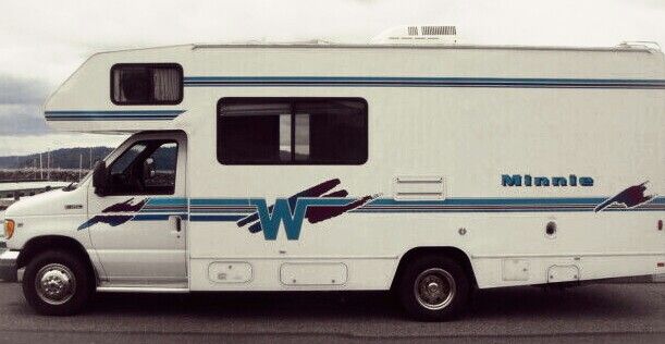 Photo 1999 Winnebago Minnie Clean Motorhome