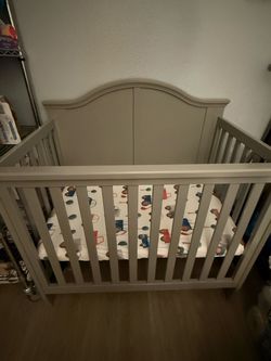 Beautiful Gray Wooden Crib + Mattress – Ready for Baby! –  $60
