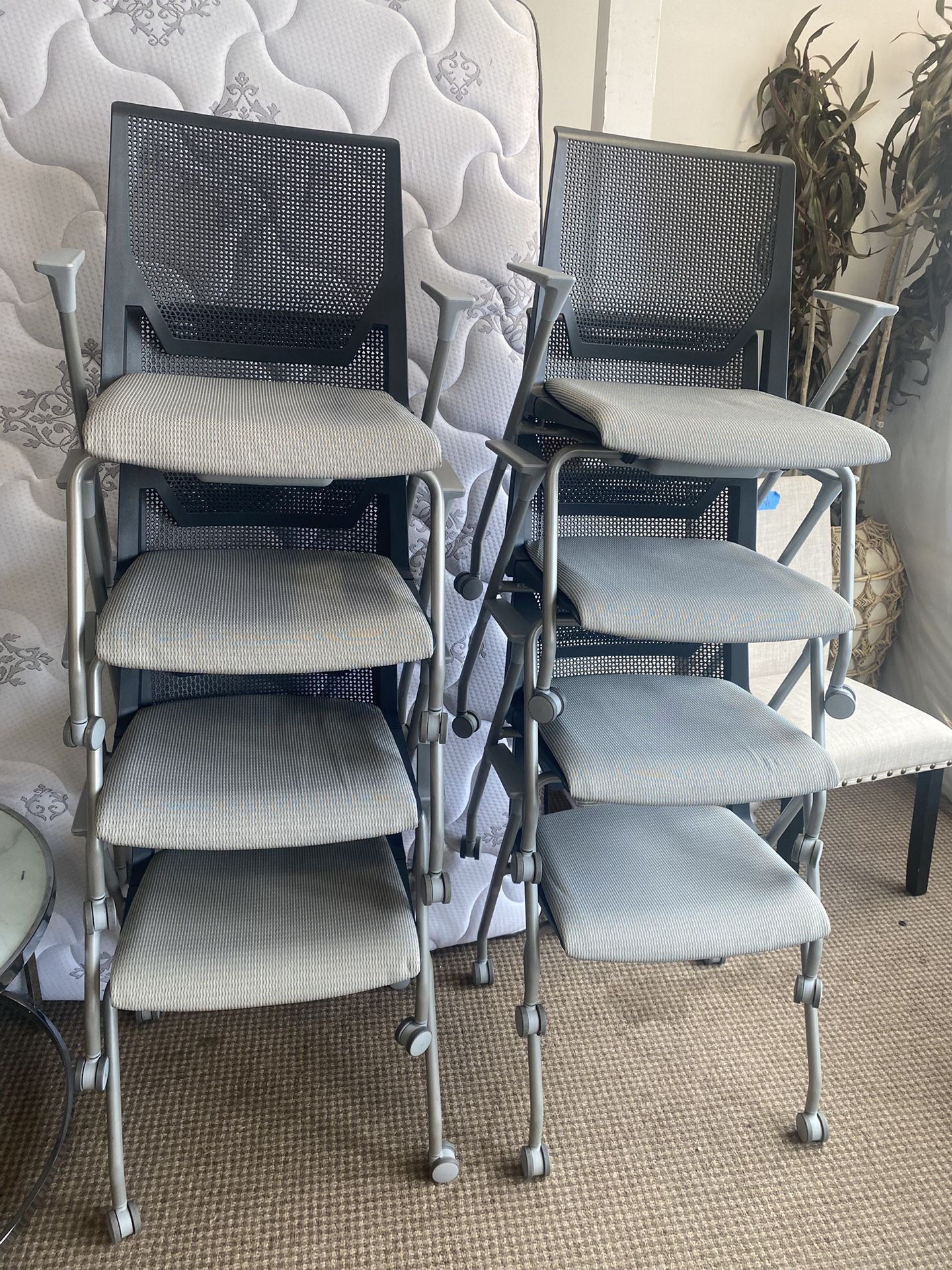 STACKING CHAIRS WITH WHEELS