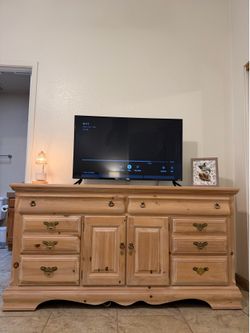 Dressers and nightstands set