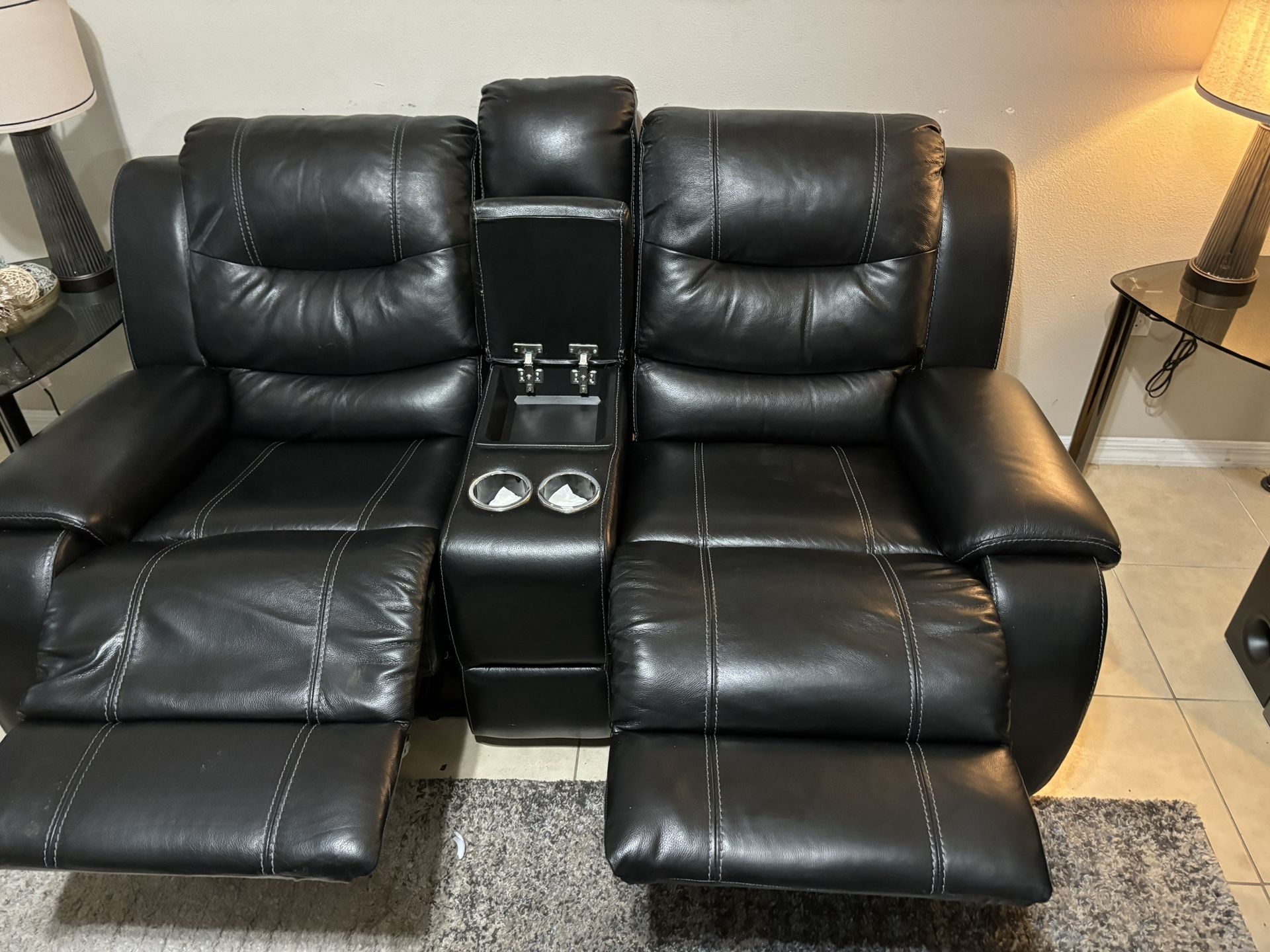 Recliner Couch With Center Console 