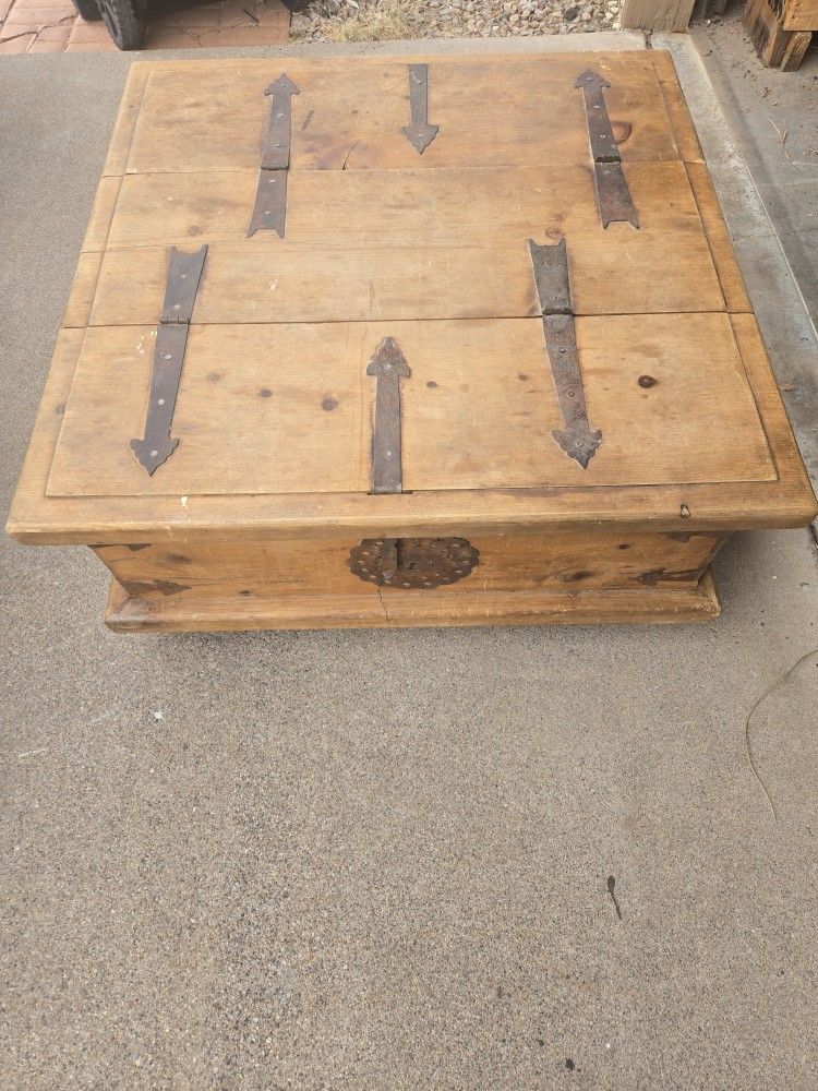 CYBER MONDAY DEAL Low Coffee Table 33 X 33 X 16