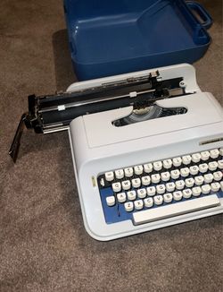 Vintage Underwood 378 Portable Manual Typewriter Blue/White w/ Hard Case Tested