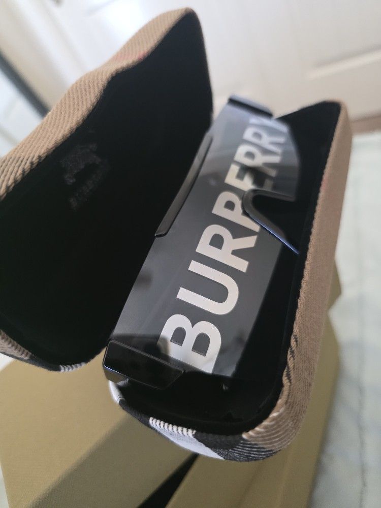 Sunglasses – Burberry Style