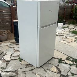 Vissani Refrigerator 