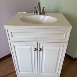 White Single Sink Bathroom Vanity 