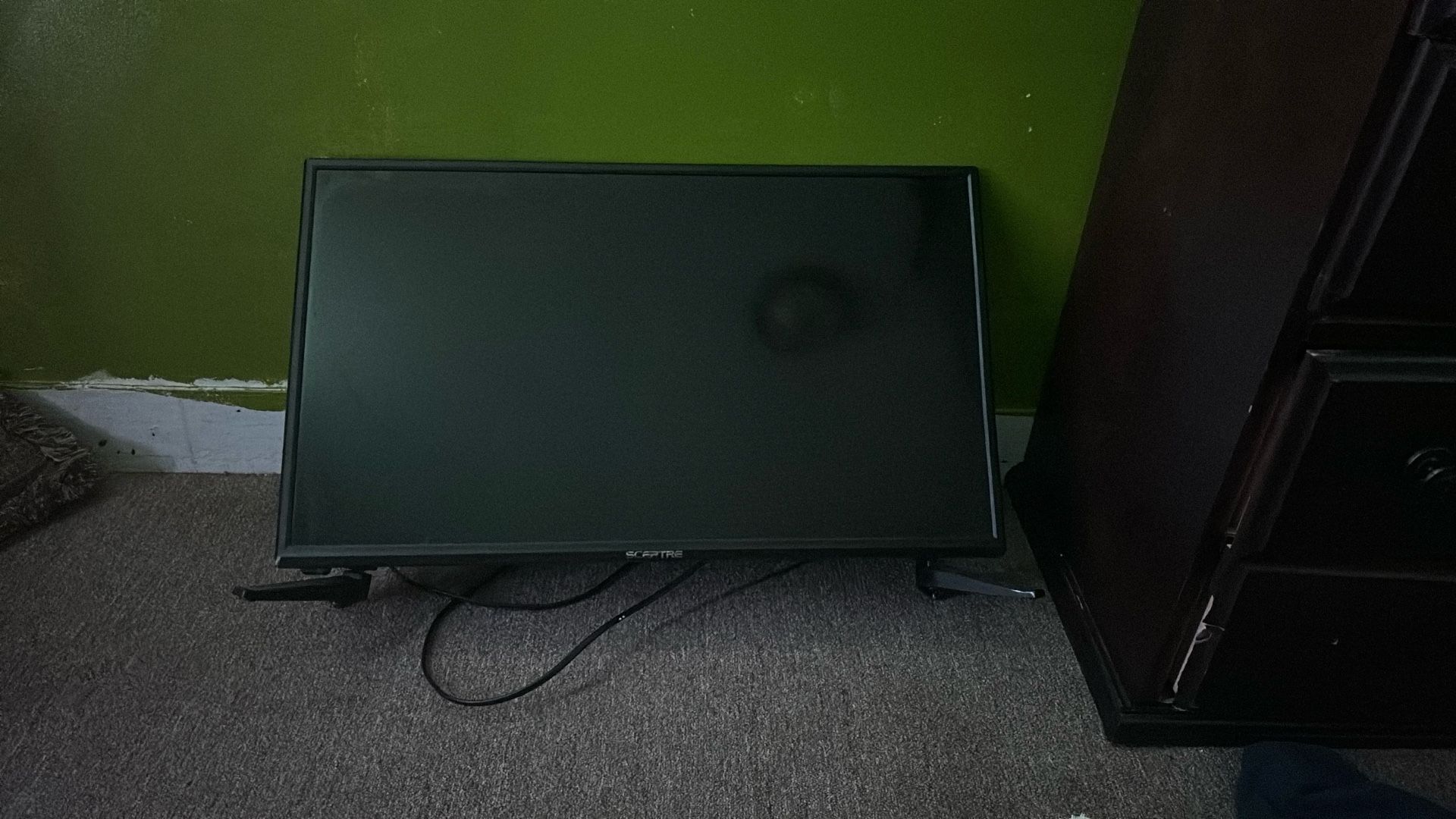 32 Inch Sceptre Flat Screen