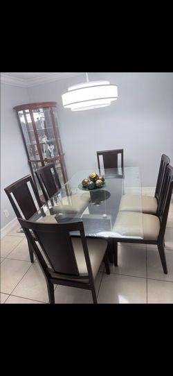 Modern Wood & Glass 6-Person Dining Table – Excellent Condition
