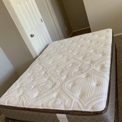 QUEEN PILLOW TOP PLUSH MATTRESS AND FREE BOX SPRING 