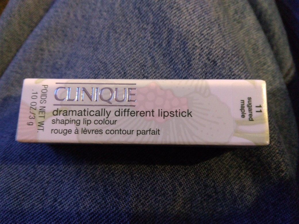 Clinique Dramatically Different Lipstick Sugared Maple