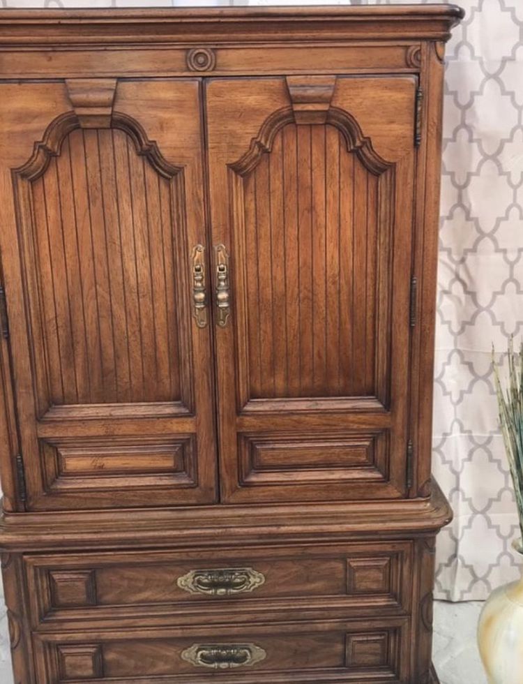 Thomasville Vintage Gentleman’s Dresser Armoire