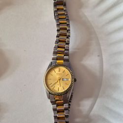 Vintage Seiko Ladies Quartz Two-Tone Gold Watch – Classic Dress Style
