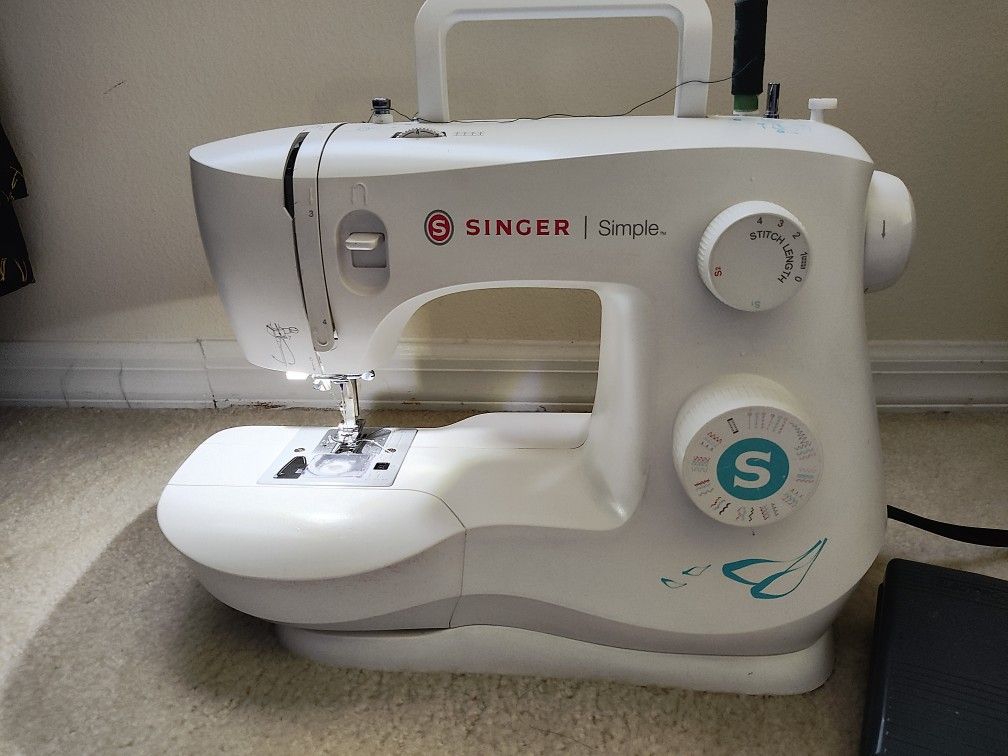 Singer Sewing Machine 
