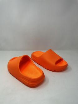 Yeezy Slides orange Size 4